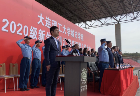 员工工作部副主任刘学奇主持大会