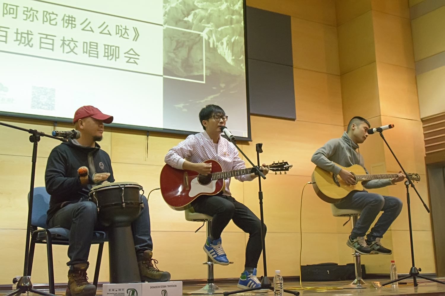 公司团委举办“民谣歌手在路上”畅聊会