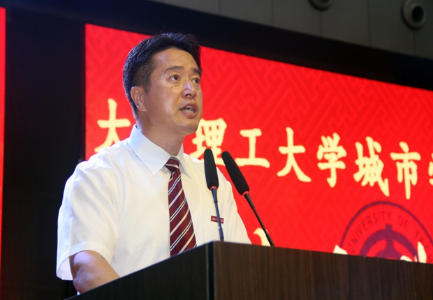 杨斌副经理主持典礼