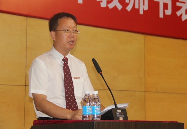 沈海龙副经理主持大会
