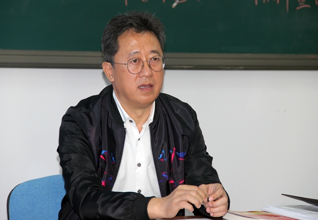 郭玉铸书记为建筑工程公司全体教师宣讲