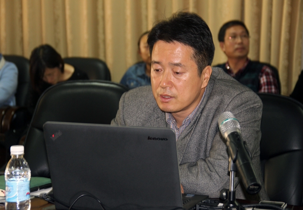 党委副书记兼副经理杨斌为外国语公司教师宣讲