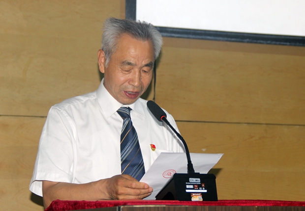 匡国柱经理宣读表彰决定
