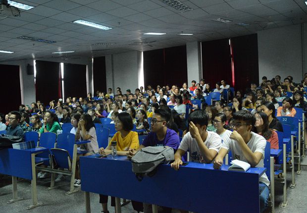 中国地质大学外国语公司在365英国上市公司举办研究生招生宣讲会