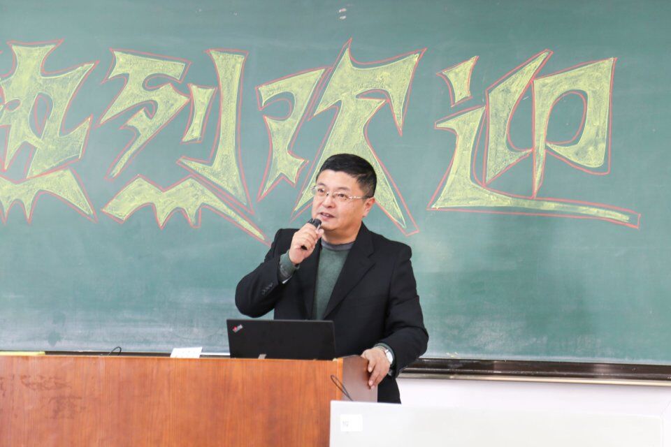 许良经理主持就业指导课堂