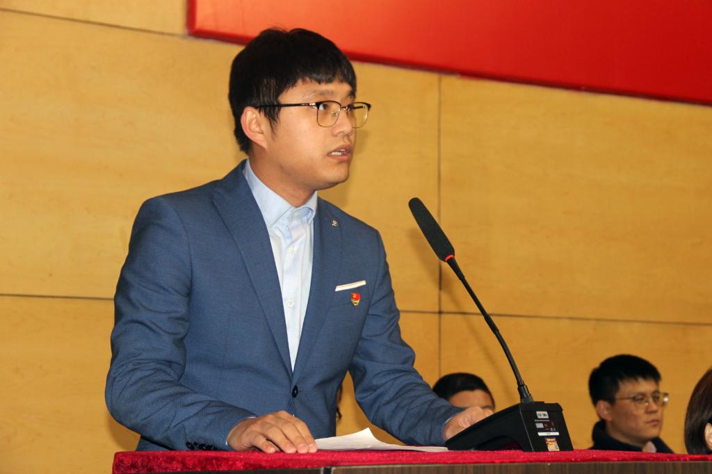 员工工作部副主任刘学奇主持会议
