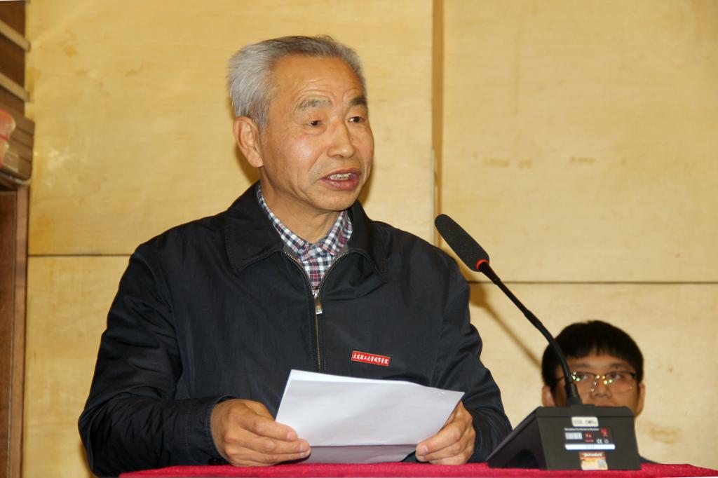 匡国柱经理向同学们提出希望
