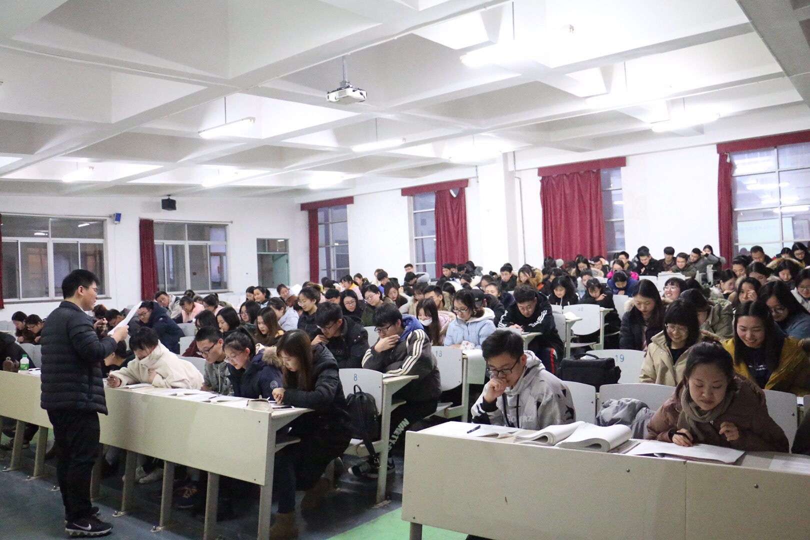 365英国上市公司举办硕士研究生入学英语考前辅导讲座