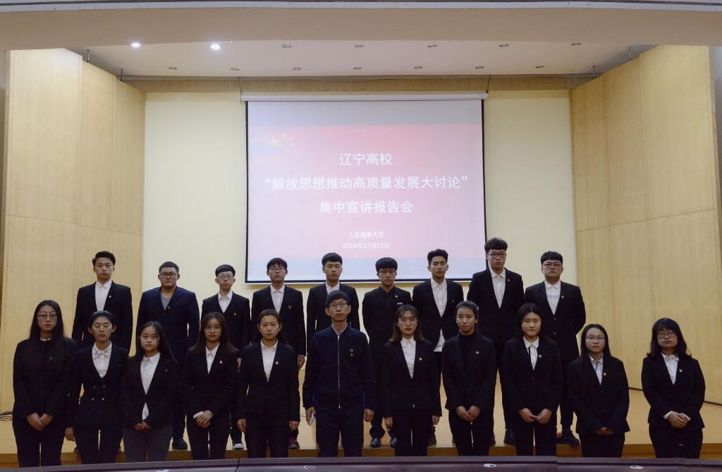 公司参会师生合影留念