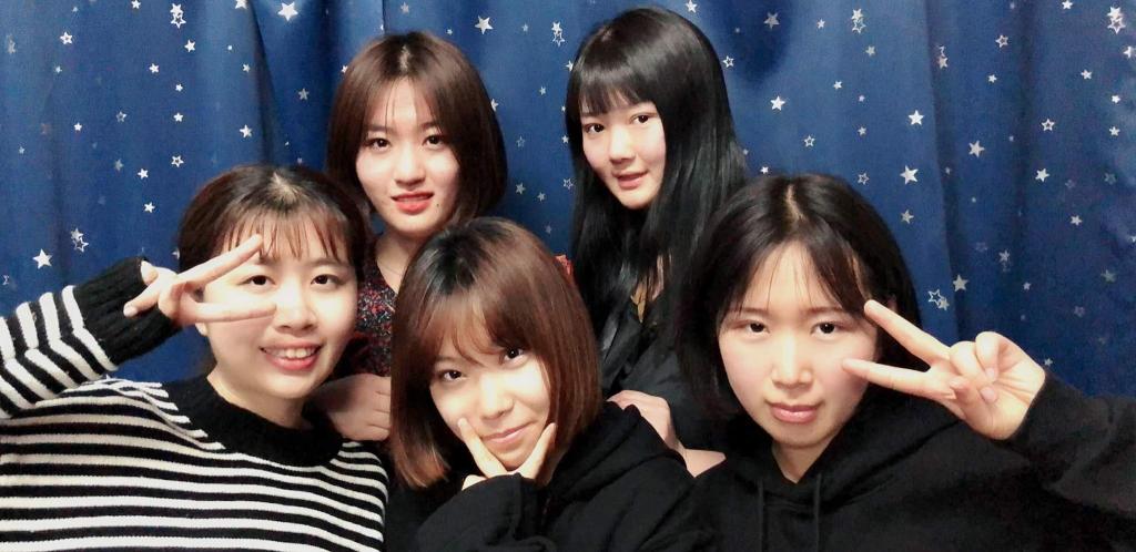 五朵金花合影