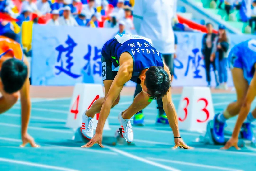 公司选手在比赛中