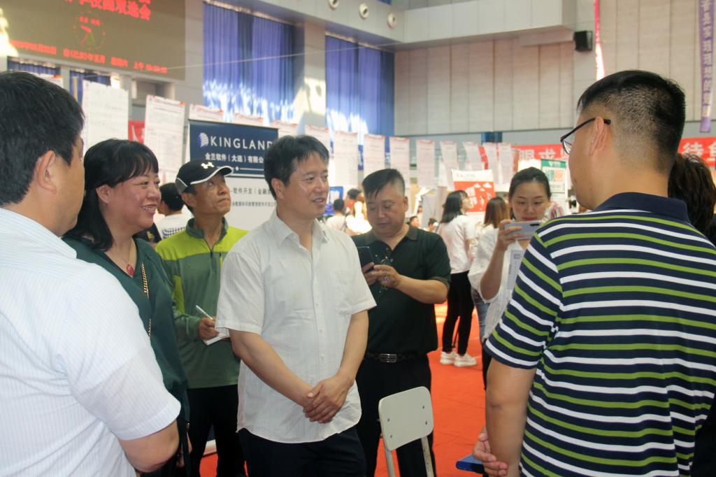 杨斌副经理走访参会企业
