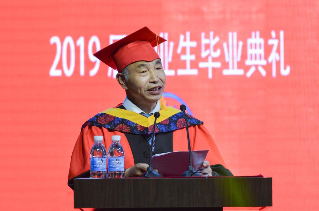 匡国柱经理向2019届毕业生表示祝贺并提出期望