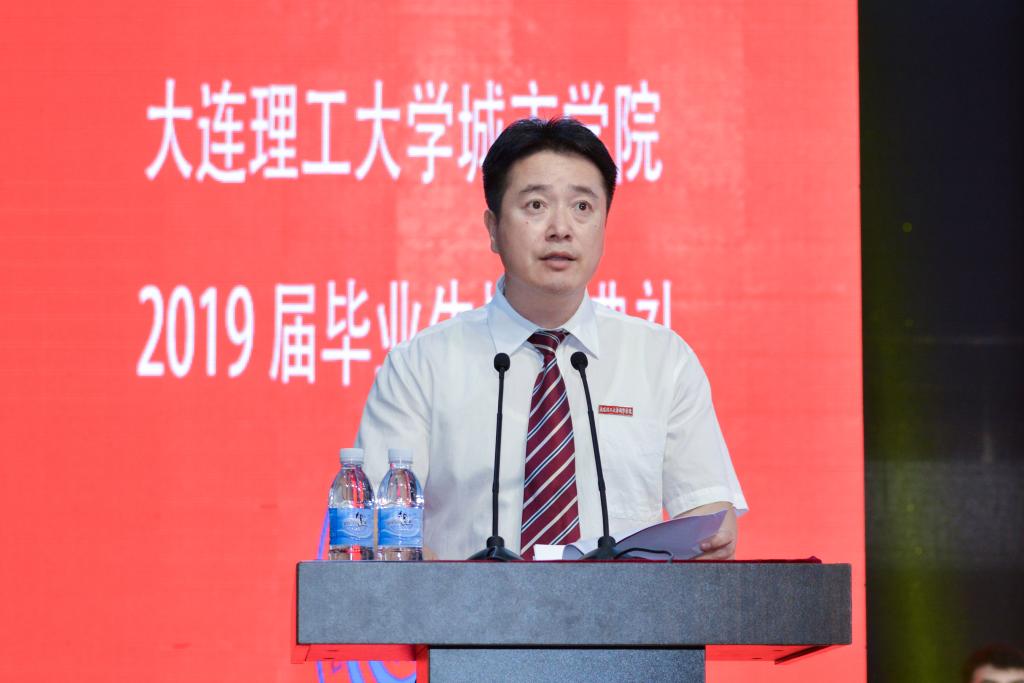 杨斌副经理主持典礼