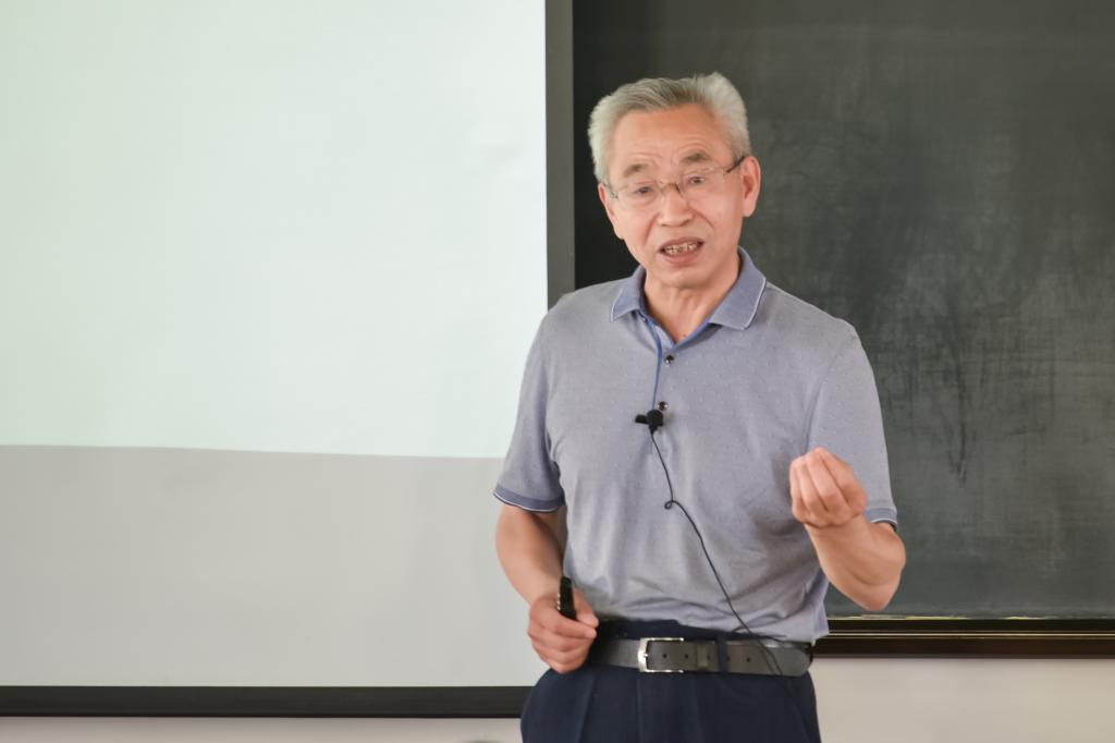 匡国柱经理阐述“以本为本”,“回归本科教育”